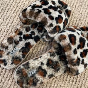 ugg sandal / slipper hard sole never been worn !